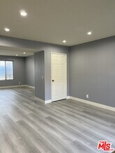 7639 Kester Ave in Los Angeles, CA - Foto de edificio - Building Photo