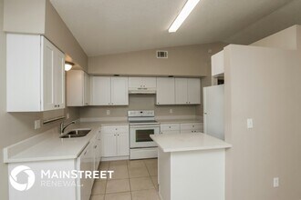 995 Armstrong Rd SE in Palm Bay, FL - Building Photo - Building Photo