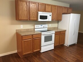 13 Holly Springs Cir in Port Wentworth, GA - Foto de edificio - Building Photo