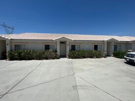 317 Phyllis Dr in Bullhead City, AZ - Building Photo