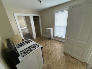 437 W Walnut St, Unit 2 in Kalamazoo, MI - Building Photo - Building Photo