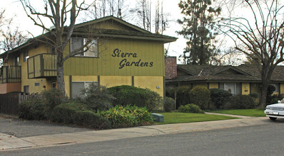 Sierra Gardens Apartments in Visalia, CA - Building Photo - Building Photo