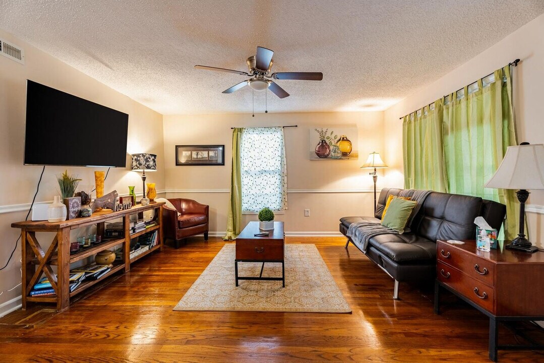 8551 Chapel Hill Rd in Cary, NC - Building Photo