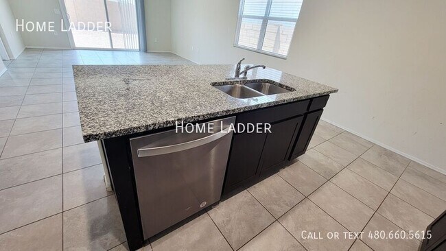 5269 Gummite Dr in San Tan Valley, AZ - Foto de edificio - Building Photo