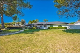 9109 La Alba Dr in Whittier, CA - Foto de edificio - Building Photo