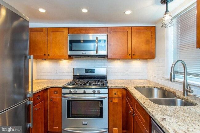 2218 E Oakdale St in Philadelphia, PA - Building Photo - Building Photo