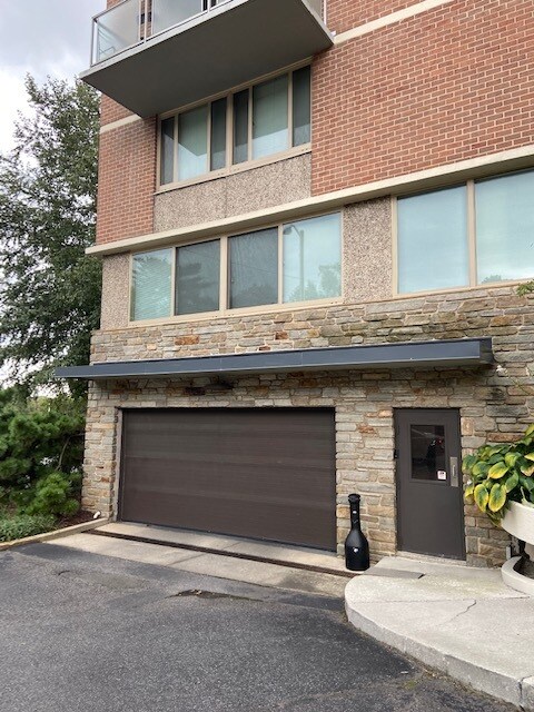 1 E University Pky, Unit 1302 in Baltimore, MD - Building Photo