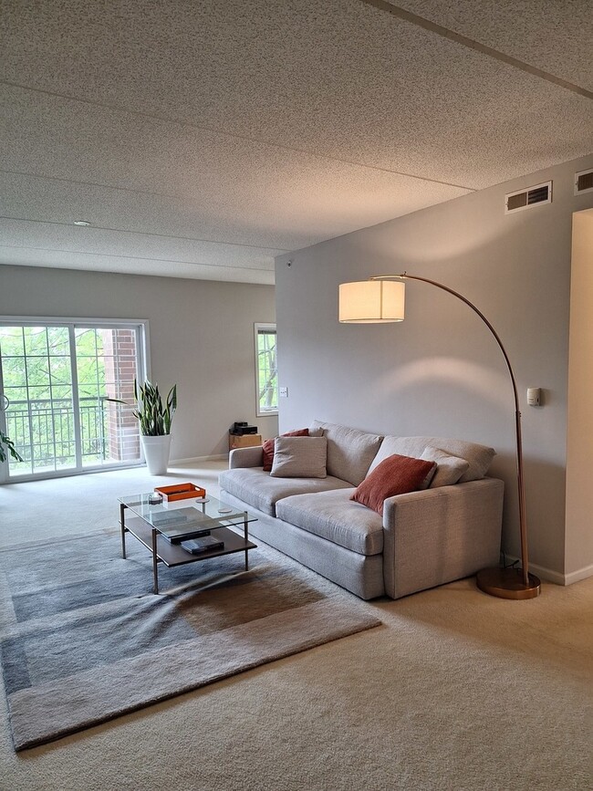 1479 N Milwaukee Ave in Libertyville, IL - Building Photo - Building Photo