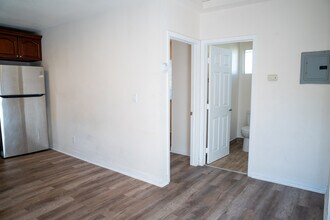 5859 Wall St, Unit 2 in Los Angeles, CA - Building Photo - Building Photo