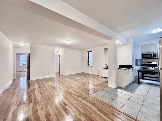 105 Pinehurst Ave in New York, NY - Building Photo - Building Photo