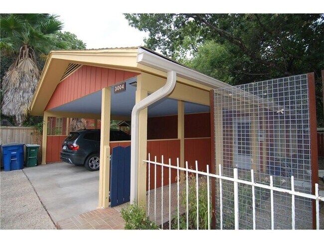 1700 W 30th St in Austin, TX - Building Photo - Building Photo