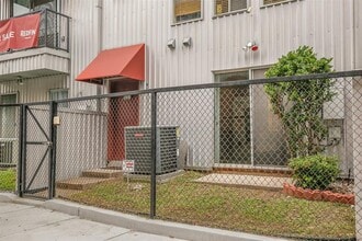 918 Ruthven St in Houston, TX - Foto de edificio - Building Photo