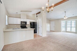 6444 Eastbriar Dr in Lithonia, GA - Building Photo - Building Photo