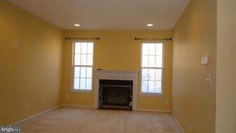 107 Windsor Pond Rd in West Windsor Township, NJ - Building Photo