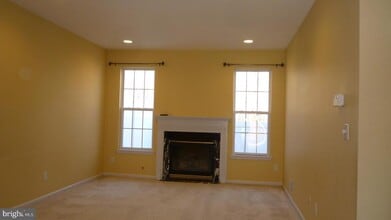 107 Windsor Pond Rd in West Windsor Township, NJ - Building Photo - Building Photo