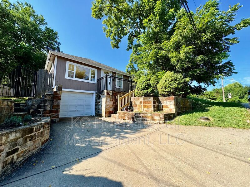 2817 W 41st Ave in Kansas City, KS - Building Photo