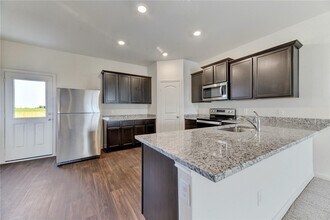 417 Riverdale Dr in Jarrell, TX - Building Photo - Building Photo