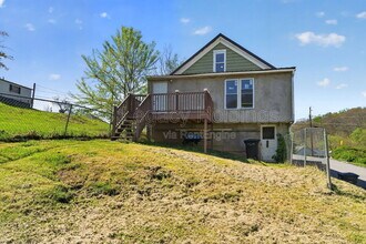 804 Illinois Ave in Nutter Fort, WV - Building Photo - Building Photo