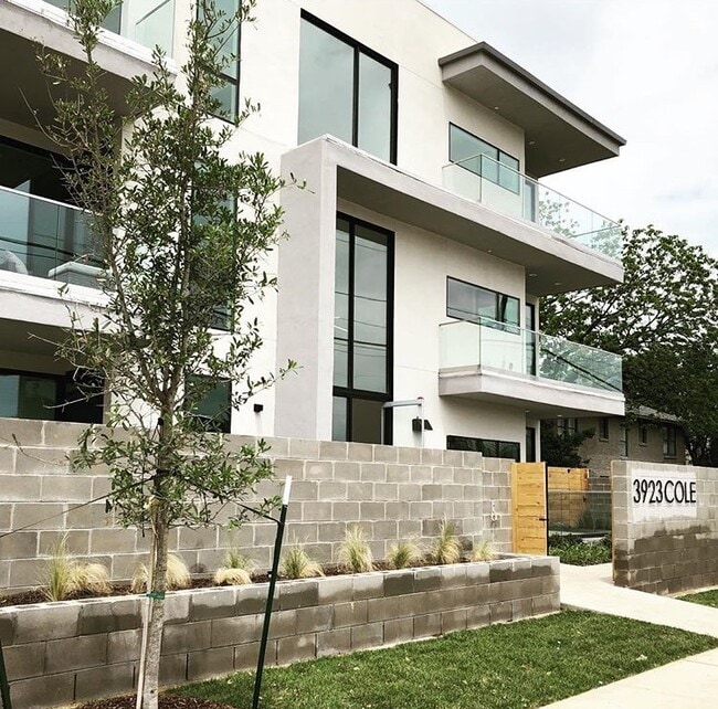 3923 Cole Ave, Unit Unit 202 in Dallas, TX - Building Photo - Building Photo