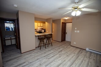 4314 W Shamrock Ln in McHenry, IL - Building Photo - Building Photo