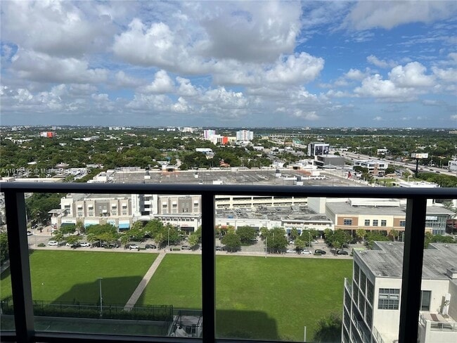 121 NE 34th St, Unit 1809 in Miami, FL - Foto de edificio - Building Photo