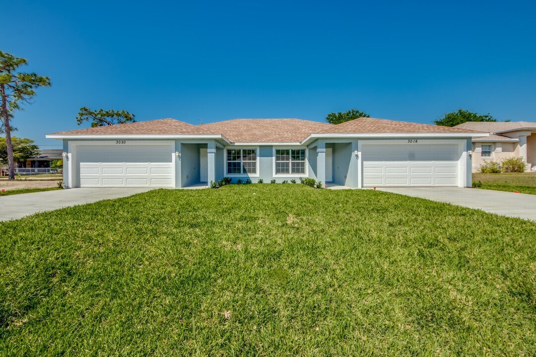 3018-3020 SW 15th Pl in Cape Coral, FL - Building Photo