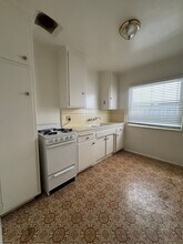 1383 Midvale Ave in Los Angeles, CA - Building Photo - Interior Photo