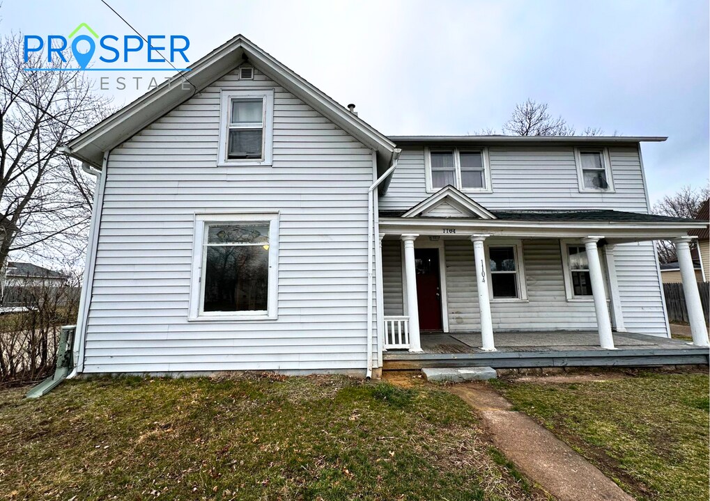 1104 Omaha St in Eau Claire, WI - Building Photo