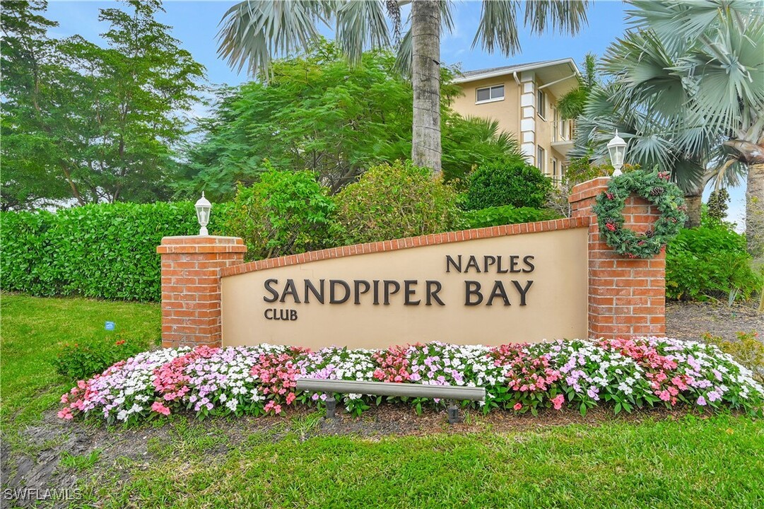 3071 Sandpiper Bay Cir in Naples, FL - Building Photo