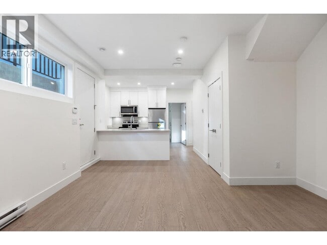 property at 2644 Chesterfield Ave