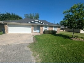 617 Hardy Ave in Nederland, TX - Building Photo