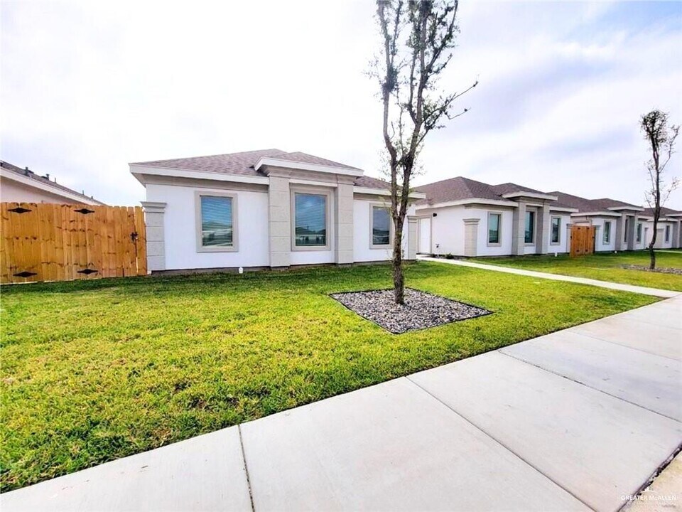 5705 Swallow St in McAllen, TX - Building Photo
