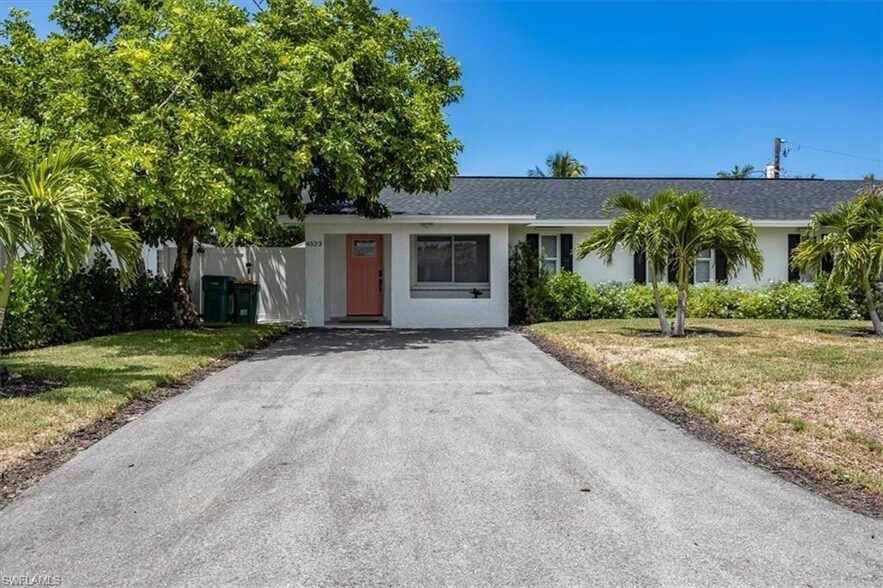 4523 Fluvia Ave in Naples, FL - Foto de edificio