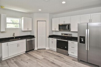 3310 Bassie Ct in Ft. Myers, FL - Building Photo - Building Photo