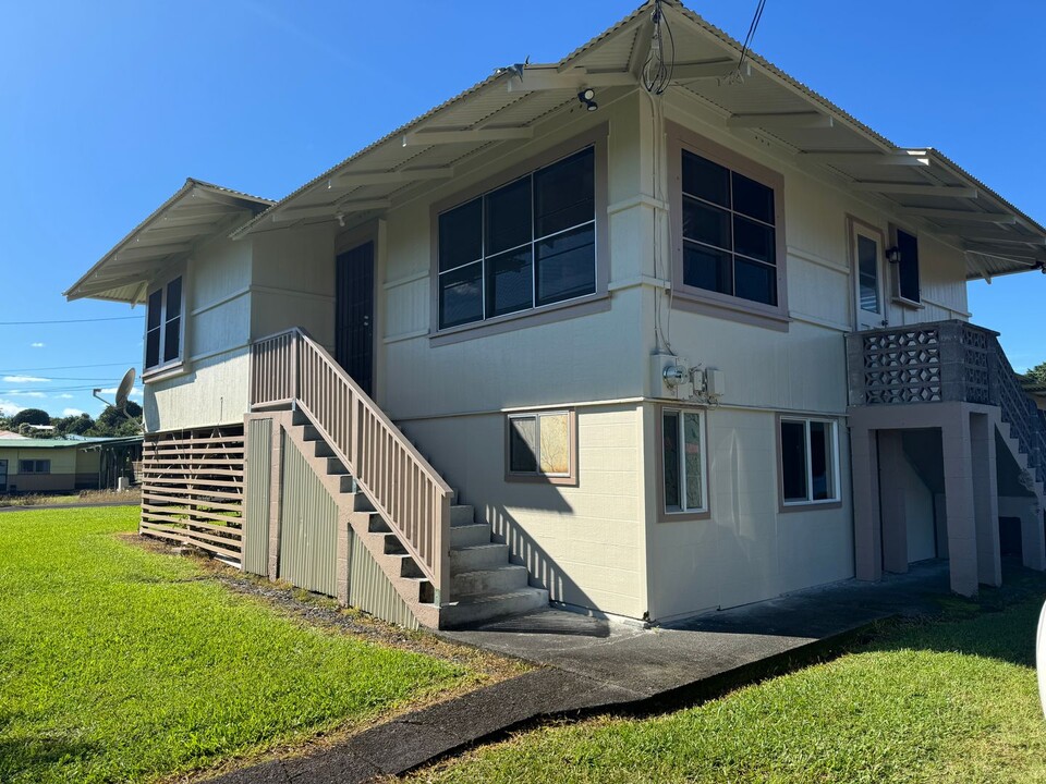 20 Kanoelani St in Hilo, HI - Building Photo