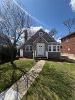 13 Parkview Pl in Malverne, NY - Building Photo