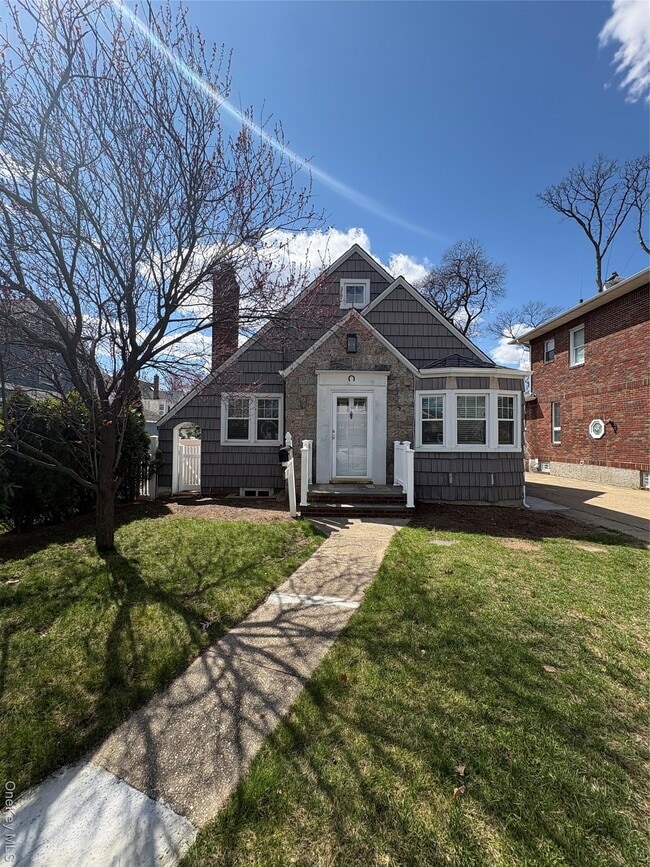 property at 13 Parkview Pl