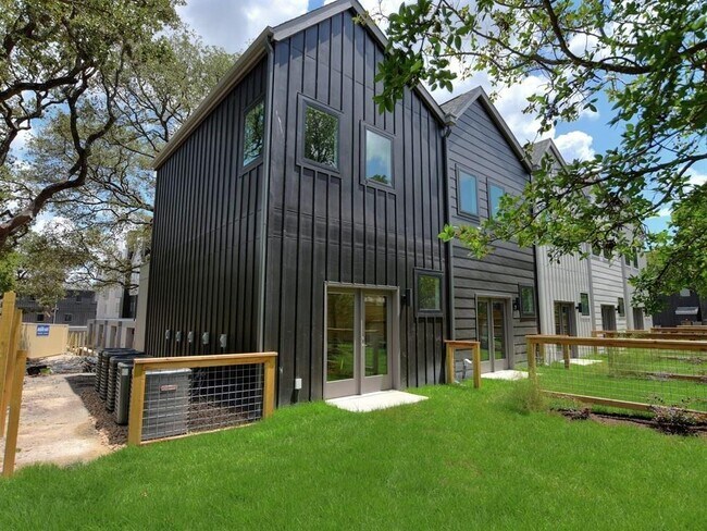 5924 S Congress Ave in Austin, TX - Building Photo - Building Photo