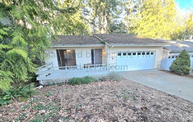 9 Mountain Cir in Lake Oswego, OR - Building Photo - Building Photo