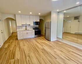 1227 S Philip St-Unit -1st Floor in Philadelphia, PA - Building Photo - Building Photo
