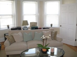 12 Kilsyth Rd in Brookline, MA - Building Photo - Building Photo