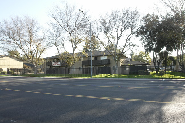 Madera West Apartments in Madera, CA - Building Photo - Building Photo