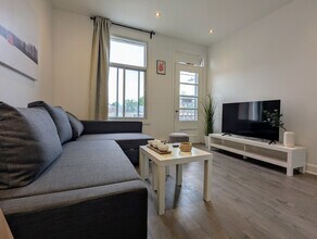 4010 Rue Hochelaga in Montréal, QC - Building Photo - Building Photo
