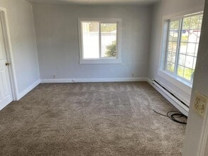 435 NE Russell Ave in Roseburg, OR - Building Photo - Building Photo