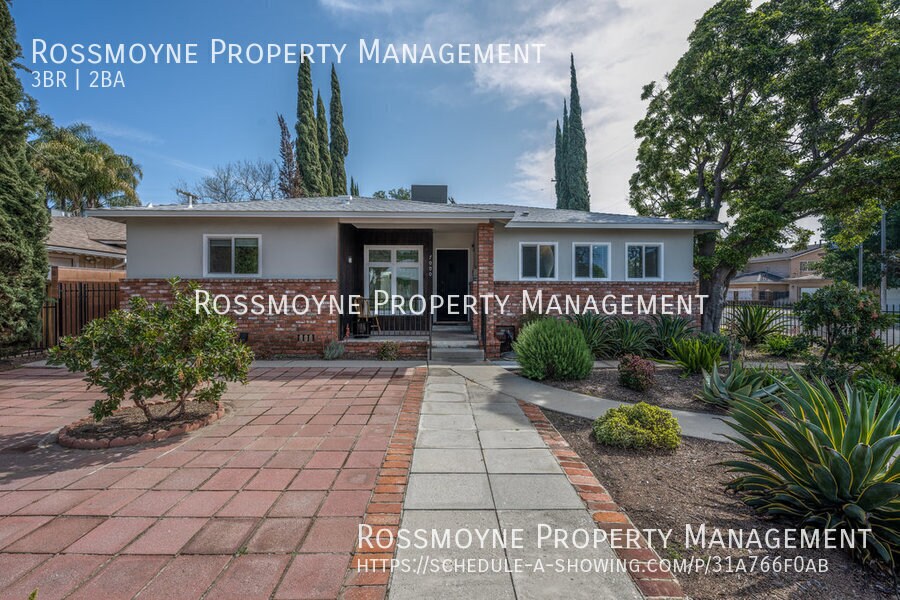 7000 Lasaine Ave in Los Angeles, CA - Building Photo