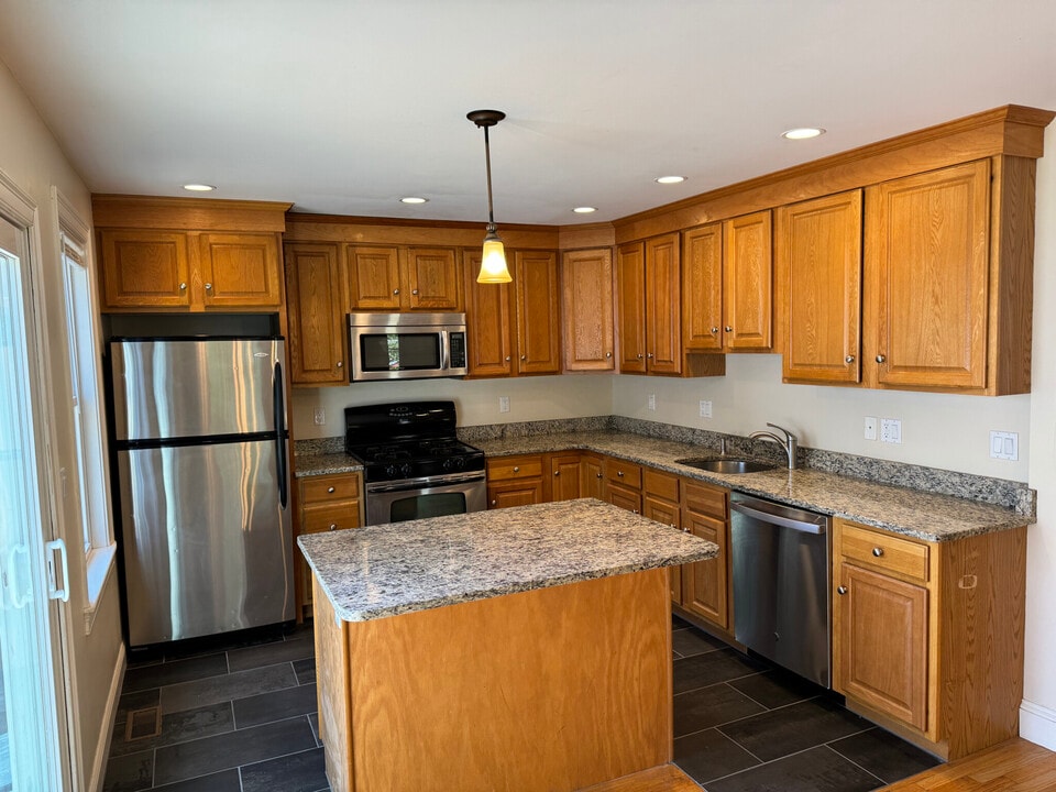 74 Chapel St, Unit 74 Chapel in Newton, MA - Building Photo