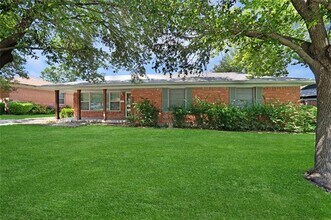 302 Easton Rd in Dallas, TX - Building Photo - Building Photo