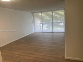 10425 SW 112th Ave in Miami, FL - Building Photo