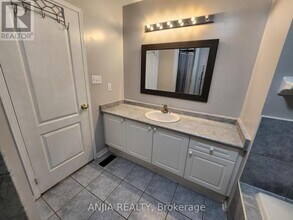 3264 Flagstone Dr in Mississauga, ON - Building Photo - Building Photo