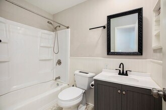 5719 W 97th St in Overland Park, KS - Building Photo - Building Photo